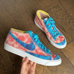 Nike Blazer Low ‘77 Vintage By You Custom Shoe. Tye Dye Red and blue. Men’s sz 8